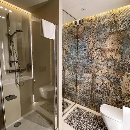 Apartman Lazarza 13 *