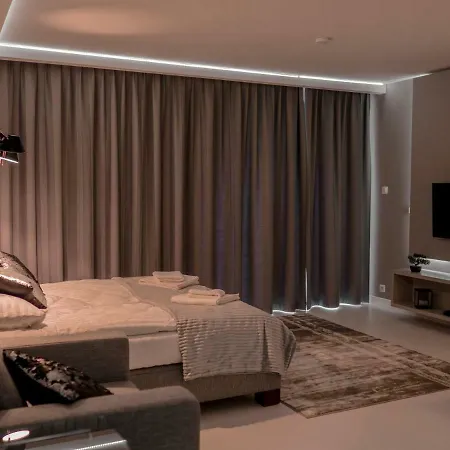 Apartman Lazarza 13 *